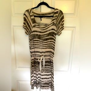 Fun romp around dress. Super comfy much cuter on that on the hanger!!